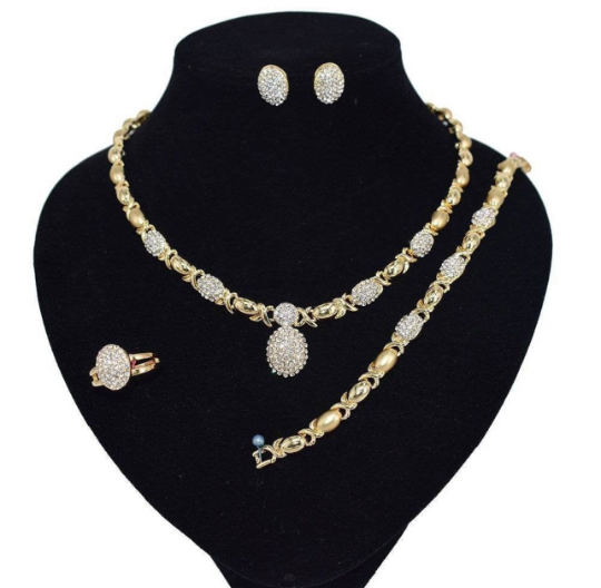 HUGS & KISSES Xo Necklace set