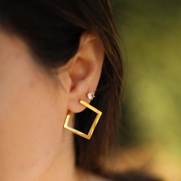 gold earrings for women