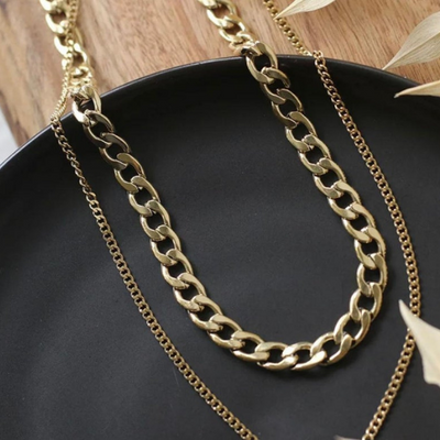 Gold Chain With Elizabeth Pendant 