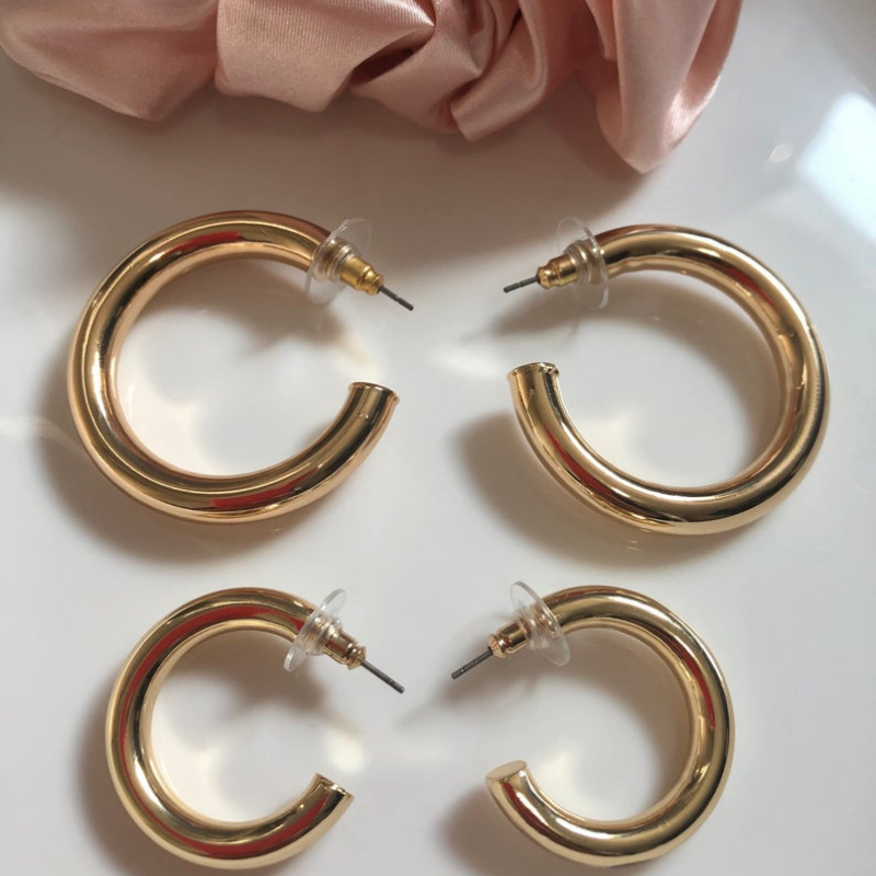 14K gold open hoop earring  For sale 