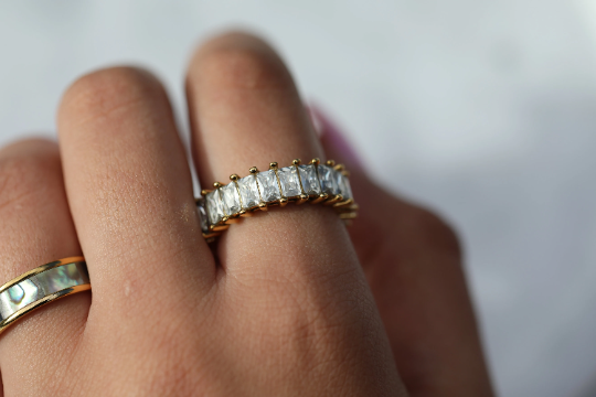 Pave Rings online