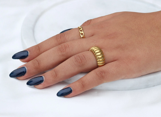 ribbed gold dome finger ring