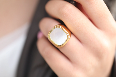 yellow gold shell ring
