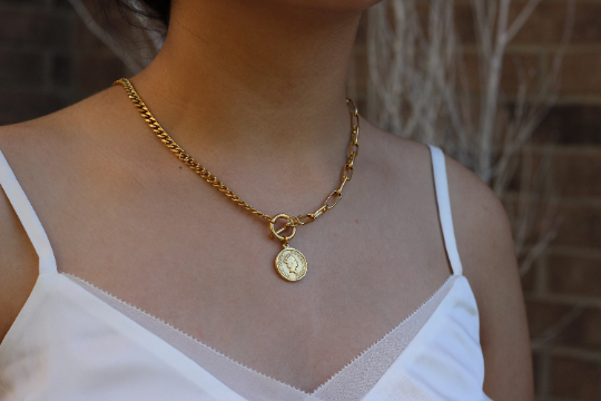 18K Gold-Filled Queen Toggle Necklace