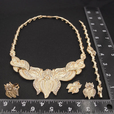 Xo Flower Shape Gold Necklace