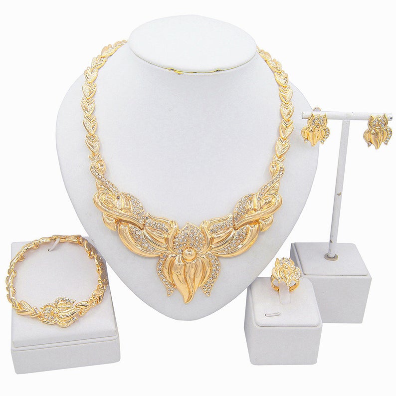 Xo Flower Shape Gold Necklace