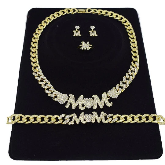 Xo Mom Necklace Set